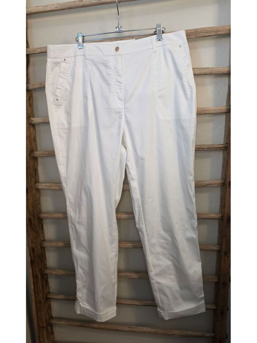 Chico's The Ultimate Fit Luxe Twill Utility Crop Pants – Size 2.5 – NWT